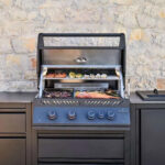 Asador Gas Napoleón Empotrable Negro Serie 700 - BIG32RBPMK-1